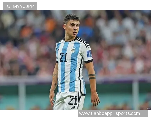 韦斯利进球后致敬迪巴拉面具庆祝赛后社媒互动引发热议