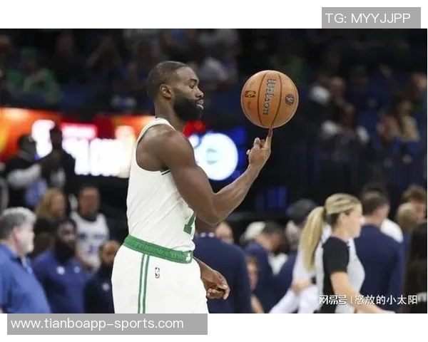 杰伦布朗半场高效得分27分继续展现超巨风采